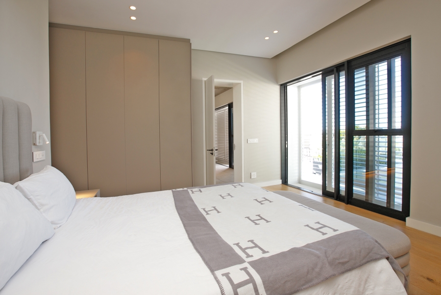 To Let 4 Bedroom Property for Rent in Fresnaye Western Cape